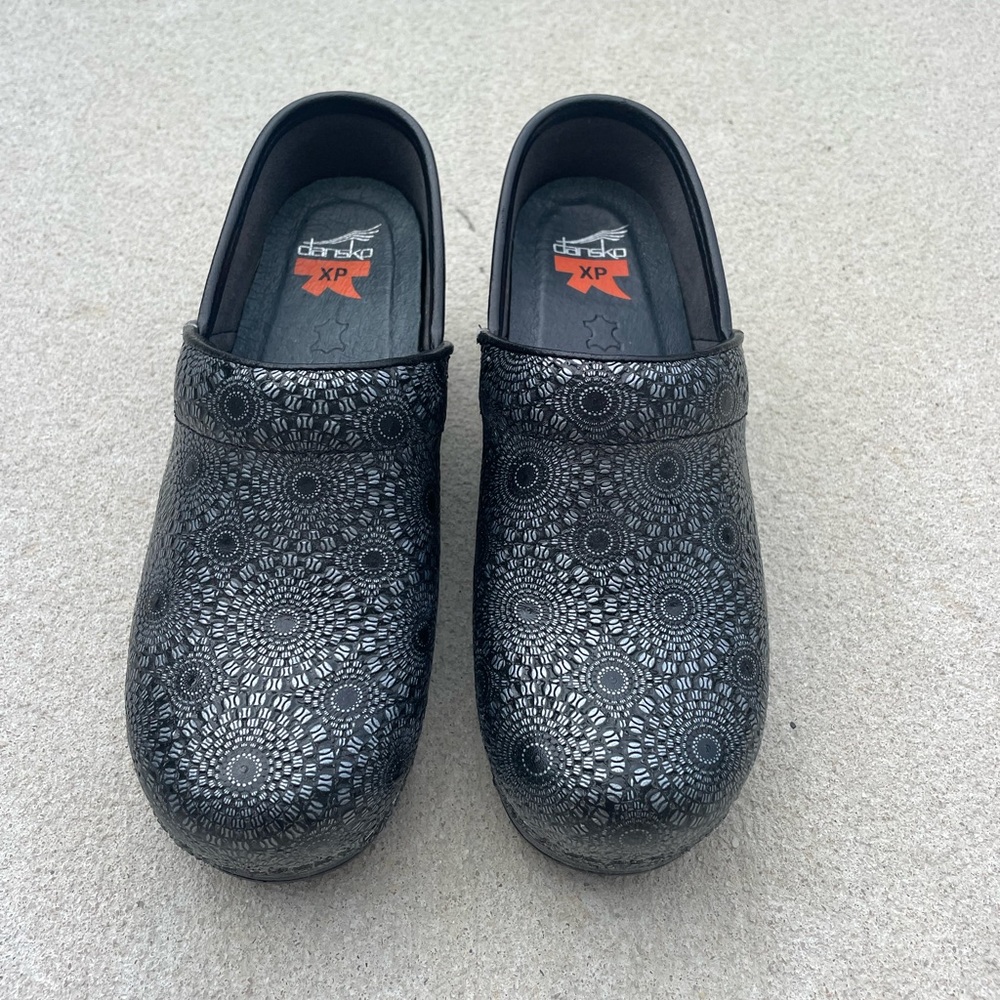 Dansko XP fancy leather clogs - Picture 5 of 9